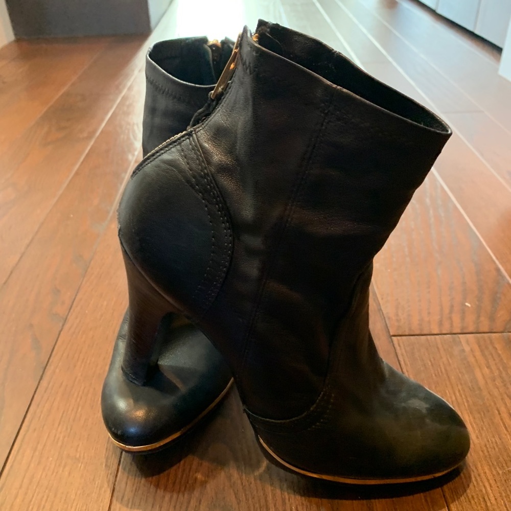 Tory Burch 10 boots